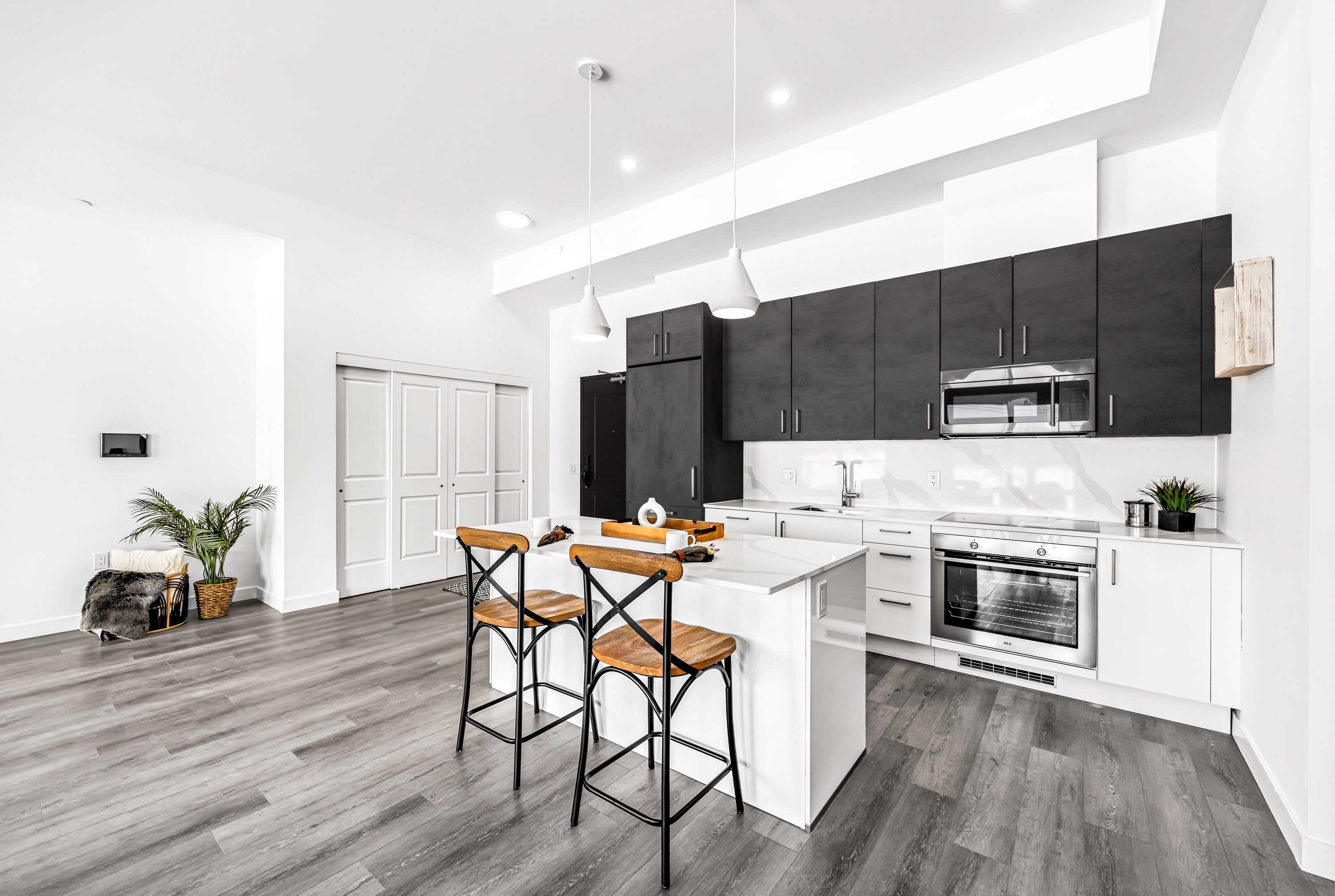 Spruce floor plan – 2 Bedroom + Den, 1,226 sq ft at Marbella Condominiums Niagara Falls